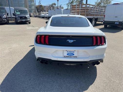 2022 Ford Mustang EcoBoost