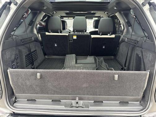 2023 Land Rover Discovery P360 Metropolitan Edition