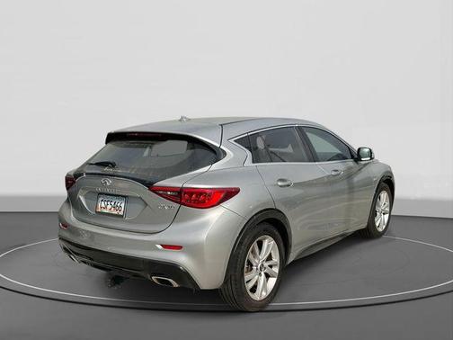 2018 INFINITI QX30 Luxury