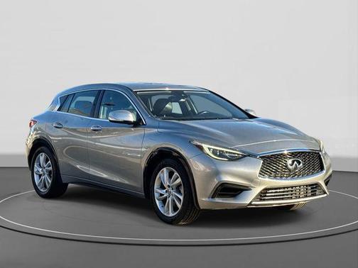 2018 INFINITI QX30 Luxury
