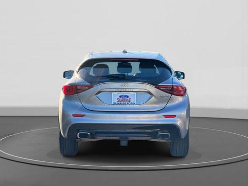 2018 INFINITI QX30 Luxury