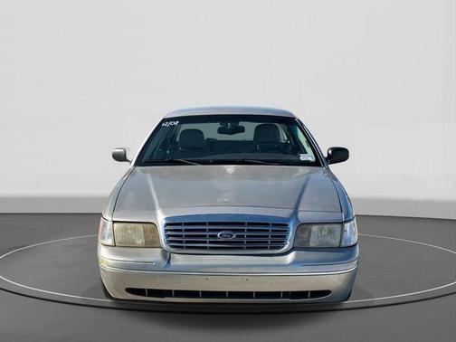 2004 Ford Crown Victoria LX