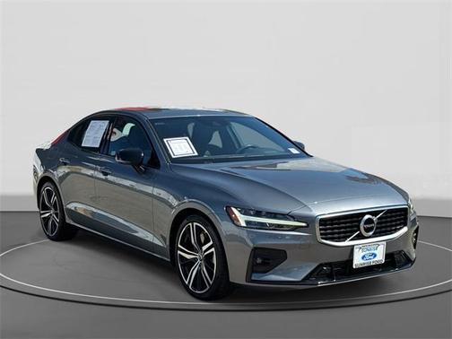 2019 Volvo S60 T6 R-Design