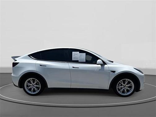 2022 Tesla Model Y Long Range Dual Motor All-Wheel Drive