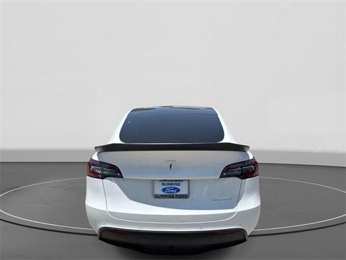 2022 Tesla Model Y Long Range Dual Motor All-Wheel Drive