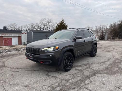 Granite Crystal Metallic Clearcoat 2019 Jeep Cherokee Latitude Plus