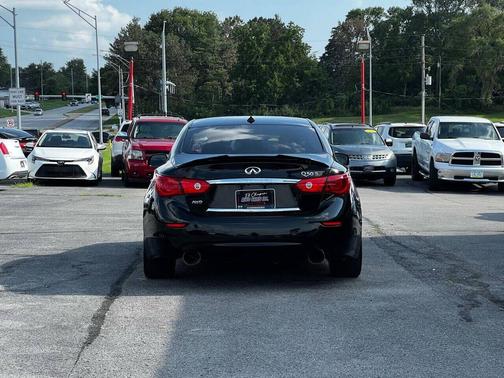 2015 INFINITI Q50 Sport