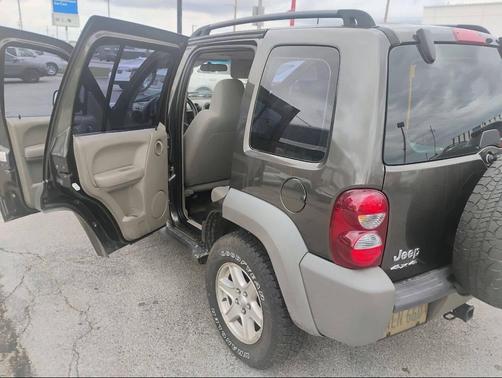 Gray 2006 Jeep Liberty Sport