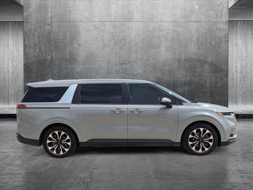 2023 Kia Carnival EX