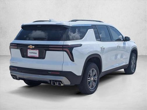 Summit White 2026 Chevrolet Traverse LT