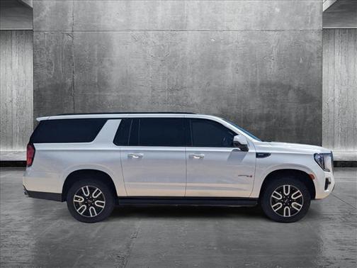 2023 GMC Yukon XL 4WD AT4