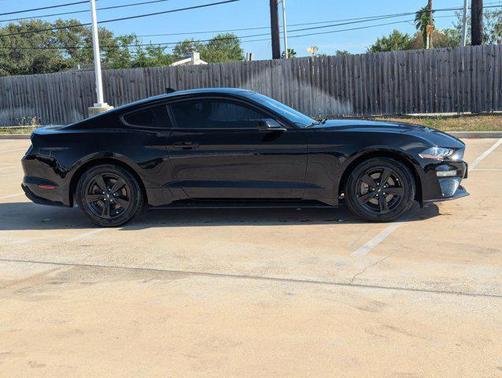 2022 Ford Mustang EcoBoost
