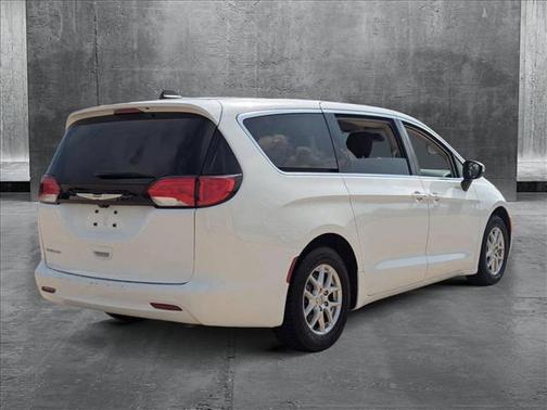 2023 Chrysler Voyager LX