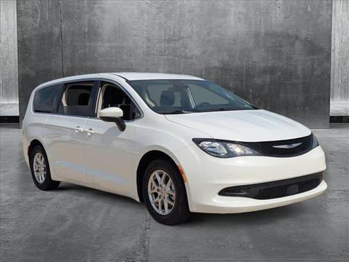 2023 Chrysler Voyager LX