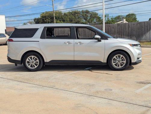 2022 Kia Carnival LXS