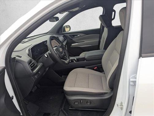 Polar White Tricoat 2026 Chevrolet Traverse LT
