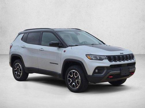 Silver Zynith Metallic Clearcoat 2025 Jeep Compass Trailhawk
