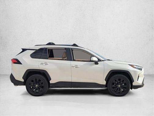 Blizzard Pearl 2022 Toyota RAV4 Limited