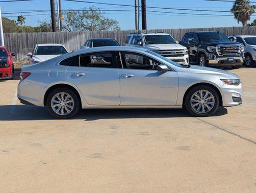 2022 Chevrolet Malibu FWD LT