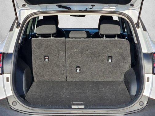 Glacial White Pearl 2025 Kia Sportage LX