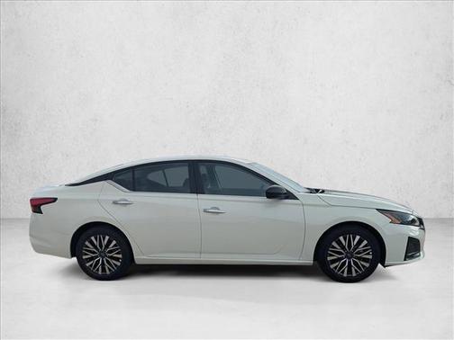 Glacier White 2025 Nissan Altima SV FWD
