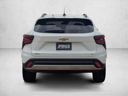 Summit White 2025 Chevrolet Trax LT