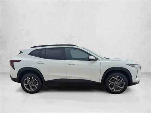 Summit White 2025 Chevrolet Trax LT