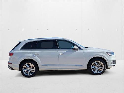 2024 Audi Q7 55 Premium Plus