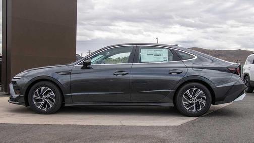2026 Hyundai SONATA Hybrid Base