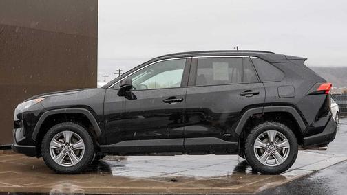 2022 Toyota RAV4 Hybrid LE