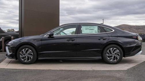 2026 Hyundai SONATA Hybrid Base