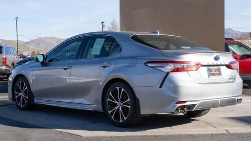 2020 Toyota Camry SE