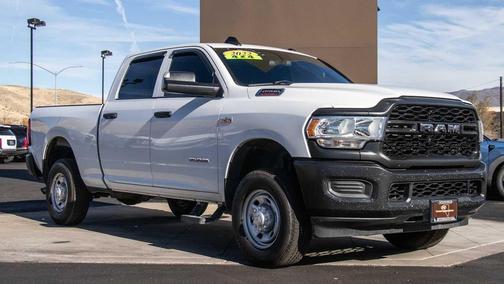 2022 RAM 2500 Tradesman Crew Cab 4x4 6'4' Box