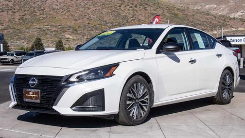 Glacier White 2025 Nissan Altima SV FWD