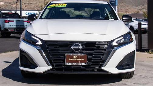 Glacier White 2025 Nissan Altima SV FWD
