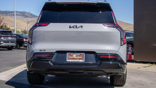 Wolf Gray 2026 Kia EV9 Land