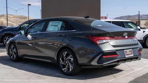 2025 Hyundai ELANTRA Limited