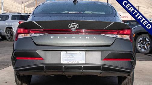 2025 Hyundai ELANTRA SE