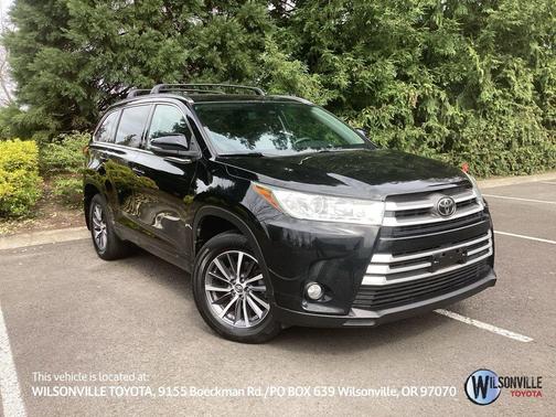 Midnight Black Metallic 2018 Toyota Highlander XLE