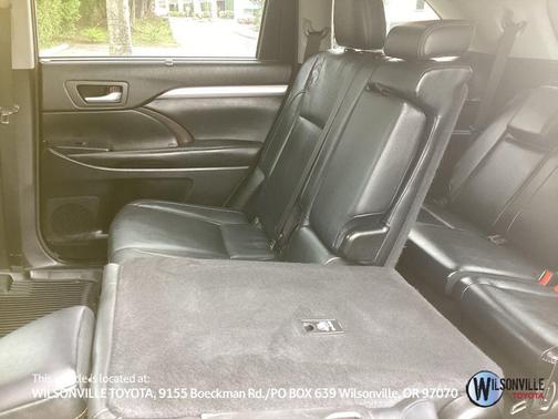 Midnight Black Metallic 2018 Toyota Highlander XLE