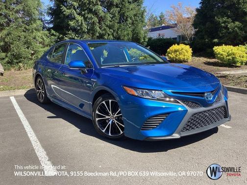 Blue Streak Metallic 2020 Toyota Camry SE