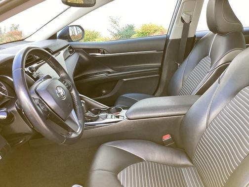 Blue Streak Metallic 2020 Toyota Camry SE