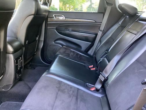 Granite Crystal Metallic Clearcoat 2019 Jeep Grand Cherokee Altitude