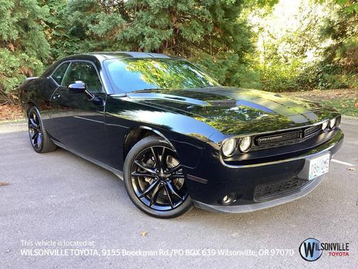 Pitch Black Clearcoat 2016 Dodge Challenger SXT