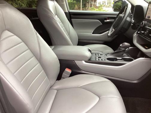 Wind Chill Pearl 2023 Toyota Highlander XLE