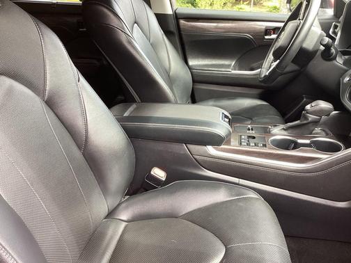 Ruby Flare Pearl 2023 Toyota Highlander Hybrid Limited