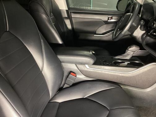 2023 Toyota Highlander Hybrid XLE