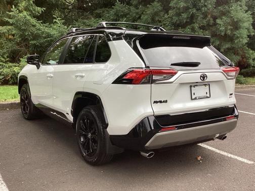 2025 Toyota RAV4 Hybrid SE