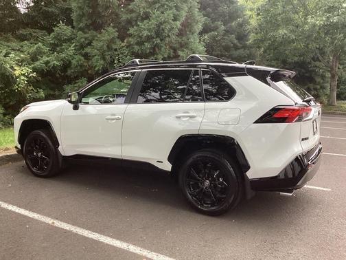 2025 Toyota RAV4 Hybrid SE
