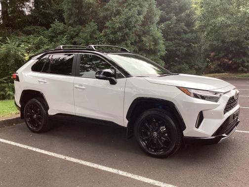 2025 Toyota RAV4 Hybrid SE